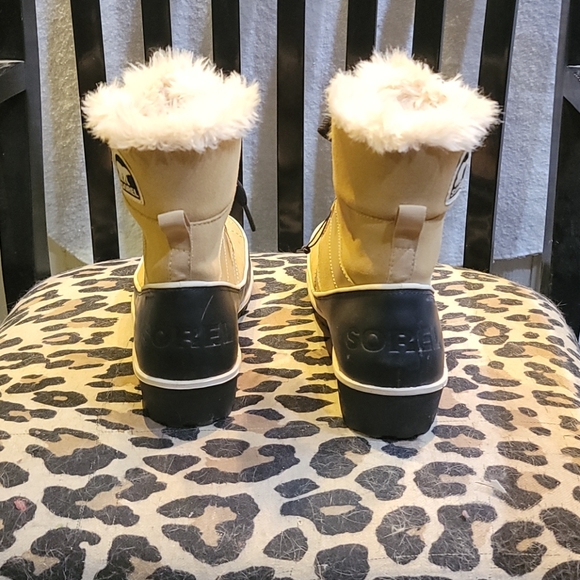 Sorel boots - Picture 3 of 5
